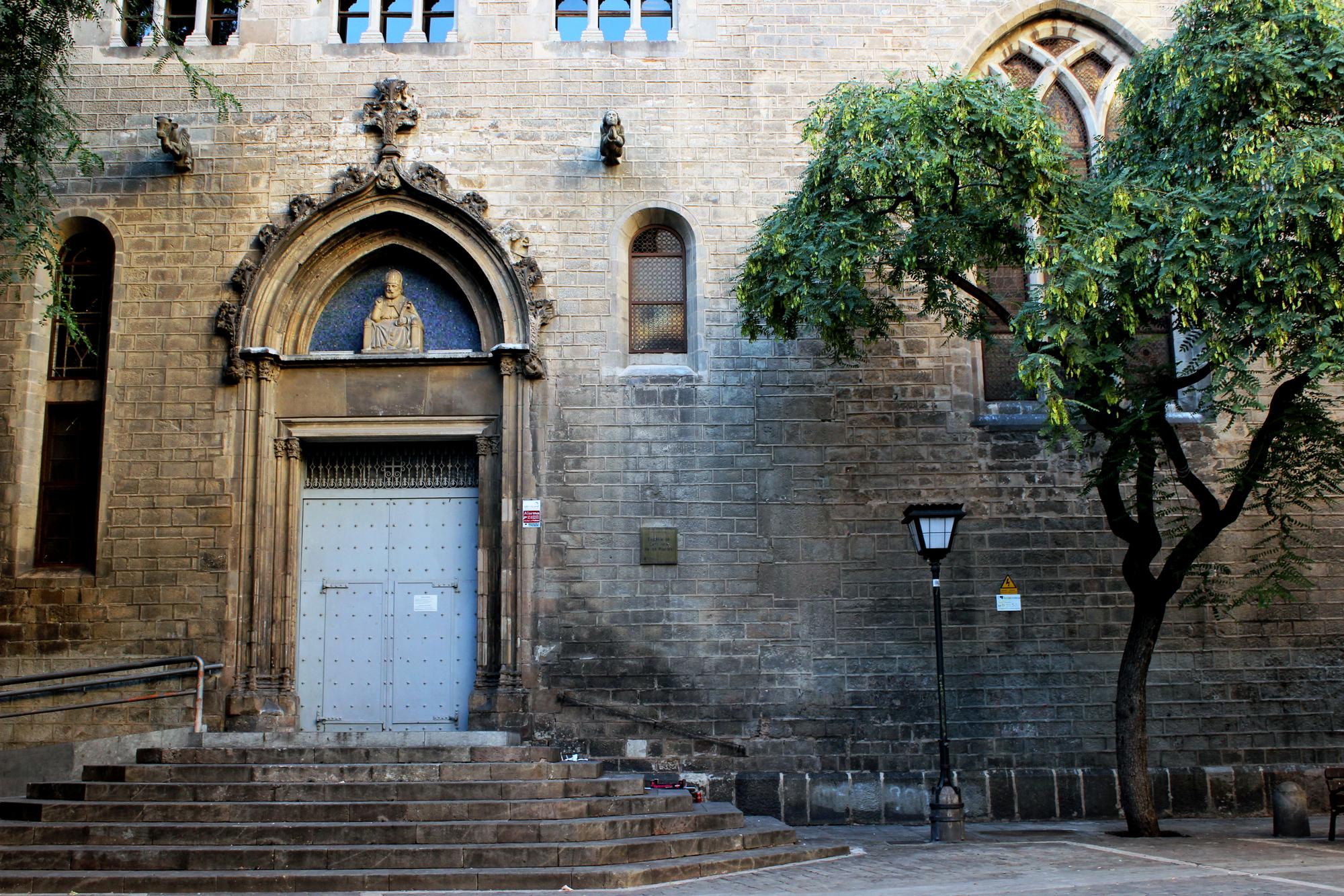 4. Monasterio de Sant Pere de les Puel•les. Fortín de defensa durante la Guerra de Sucesión. Se encuentra en la Placa de Sant Just, en el Gotic.