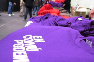 Badalona. 12/12/2015. Camisetas promocionales de En Comú Podem.Autor: Thomas Helm