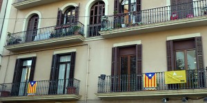 Barcelona, 15/12/15, catalanes muestran la voluntad de un cambio desde sus fachadas. Foto: Christian Morales