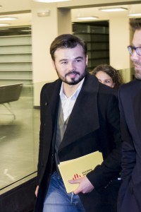 Estudios de 8tv, Esplugues de Llobregat (09/12/2015) Gabriel Rufián, cabeza de ERC por Barcelona al Congreso de los Diputados, llegando con su equipo al estudio de "8 al dia" Autor: Carolina Alvarez Borrell