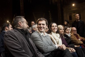 Barcelona (Nou Barris, 6/12/2015) Albert Rivera, candidato a la Presidencia de España por Ciudadanos, sentado con Juan Carlos Girauta y Inés Arrimadas en un acto de campaña en Nou Barris.