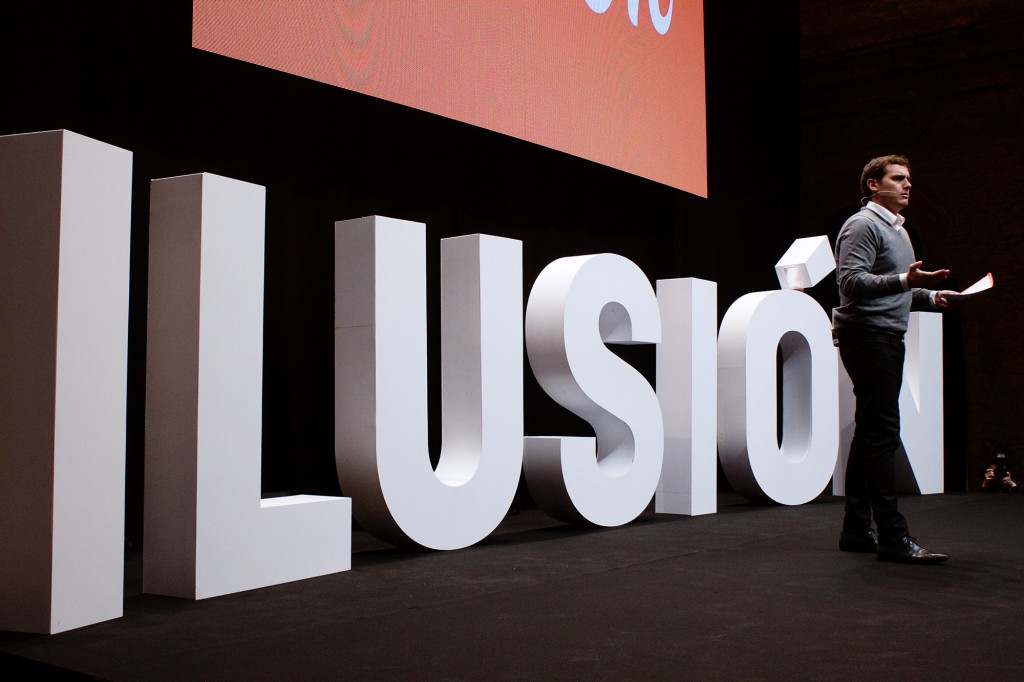 Barcelona (Nou Barris, 6/12/2015) Foto: Mel López. Albert Rivera, cabeza de lista de Ciudadanos en las elecciones generales, dando un discurso durante un acto de campaña en Nou Barris.