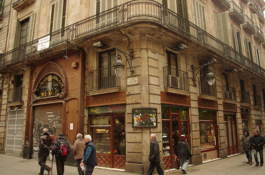 Entrada a la antigua Filatelia Monge en la calle Boters.