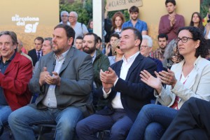 El líder de ERC y su candidato a la alcaldía de Barcelona, en el acto de cierre de campaña.