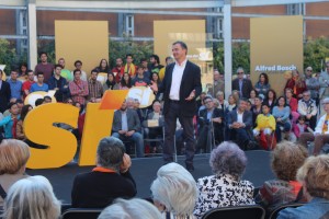 Alfred Bosch durante el cierre de campaña. Pérgola 11 de setembre,Sant Andreu.